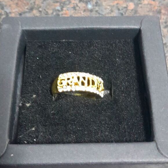 Grandma Ring...Size 7...New  - Picture 1 of 4